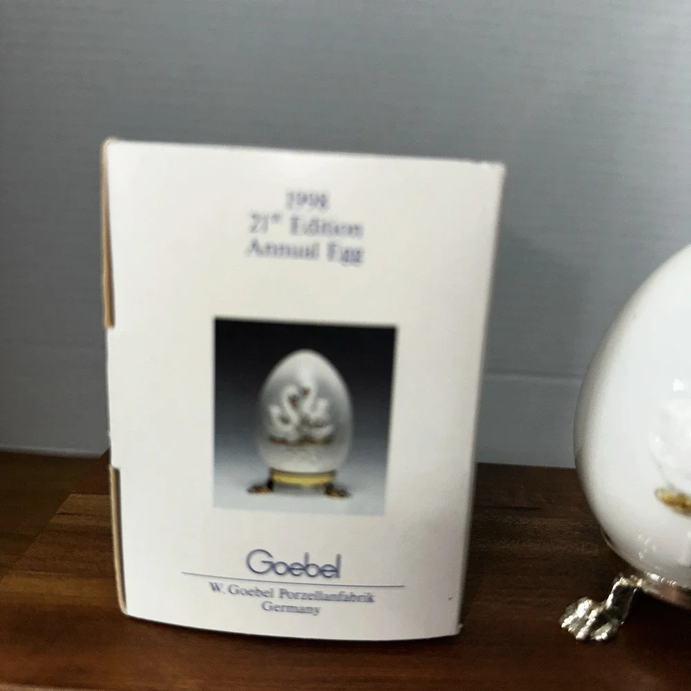 1998 Goebel Porcelain Easter Egg Swans with‎ Stand & Box 21st Edition Annual Egg